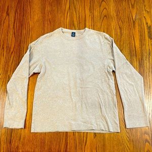 Tan/oatmeal long sleeve gap t-shirt. Men’s medium.